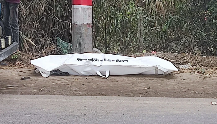 লরি ওভারটেক করতে গিয়ে দুই মোটরসাইকেলের সংঘর্ষে নিহত চালক