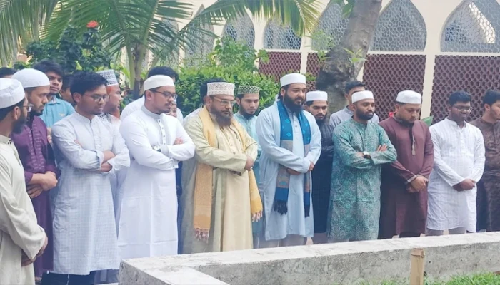 ওসমান হাদির কবর জিয়ারতে বায়তুশ শরফের পীর আব্দুল হাই নদভী