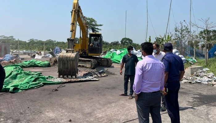 পরিবেশ বিধ্বংসী অবৈধ সীসা কারখানা গুড়িয়ে দিল ভ্রাম্যমাণ আদালত