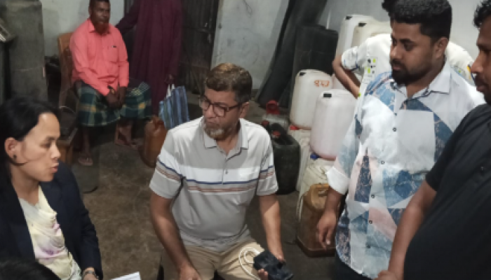 ​পঞ্চগড়ে আটোয়ারীতে প্রশাসনের কঠোর নজরদারী সত্ত্বে ও বেশী দামে ডিজেল বিক্রি জরিমানা