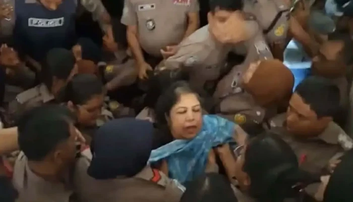 আদালতের সিঁড়িতে পড়ে চিৎকার দিয়ে ওঠেন শিরীন শারমিন