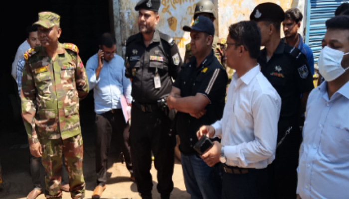 সাতক্ষীরায় র‍্যাবের ভোজ্য তেলের অবৈধ মজুদ বিরোধী অভিযান পরিচালনাকালে সাতক্ষীরা সদর থানাধীন সুলতানপুর বাজার এলাকায় দুটি প্রতিষ্ঠানকে বিভিন্ন আইনে ২৫,০০০/- (পঁচিশ হাজার) টাকা অর্থদন্ড করেছে, র‌্যাব-৬, সিপিসি-১, সাতক্ষীরা এর যৌথ ভ্রাম্যমাণ আদালত।