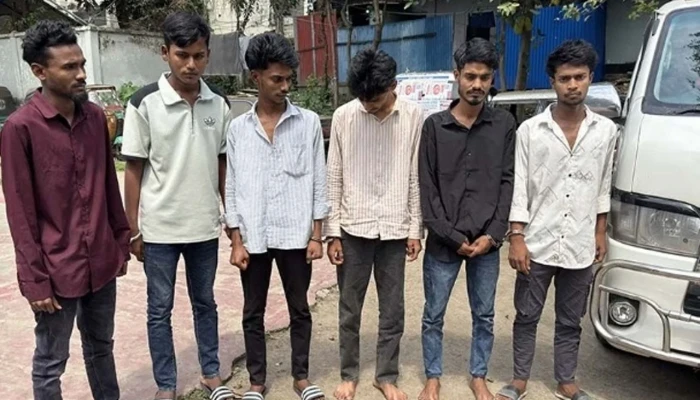 পুলিশ পরিচয়ে মাদ্রাসাছাত্রীকে অপহরণ চেষ্টা, ৬ যুবক আটক
