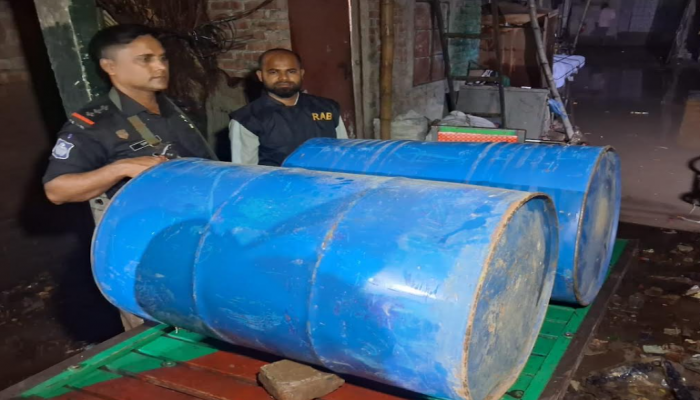 ঢাকা কেরাণীগঞ্জে র‌্যাবের ভ্রাম্যমান আদালত কর্তৃক ১০ হাজার টাকা জরিমানা অনাদায়ে ১৫ দিনের কারাদণ্ড প্রদান ও প্রায় ১৩০ লিঃ ডিজেল জব্দ