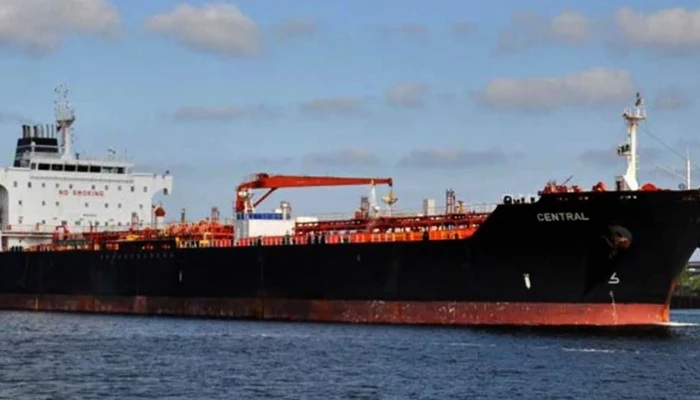 মালয়েশিয়া থেকে ২৬ হাজার টন অকটেন নিয়ে চট্টগ্রাম বন্দরে জাহাজ