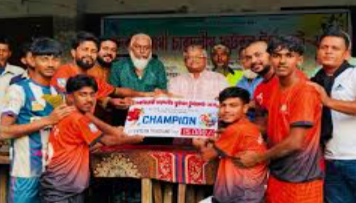 কাউখালীতে ফুটবল টুর্নামেন্ট শেষে ফেরার পথে সড়ক দুর্ঘটনা শিক্ষক-শিক্ষার্থীসহ আহত ৪