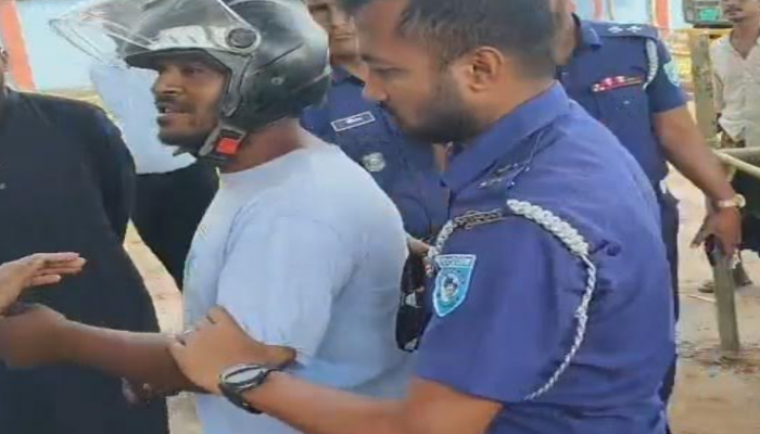 কুড়িগ্রামে তেল সংকটে উত্তেজনা, পুলিশের উপর চড়াওয়ে আটক ২ বাইকার, ইউএনও’র হস্তক্ষেপে মুচলেকায় মুক্তি