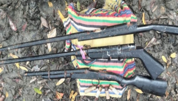 সাতক্ষীরা সুন্দরবন থেকে ৩টি বন্দুক ও ৪টি কার্তুজ উদ্ধার