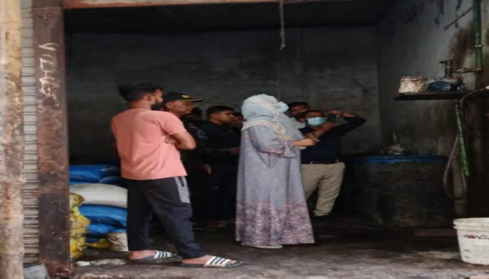 ​র‌্যাব-৪ এর অভিযানে ভোজ্যতেল মজুদে বিভিন্ন অনিয়মের কারণে ১টি প্রতিষ্ঠানকে  ১ লক্ষ টাকা জরিমানা