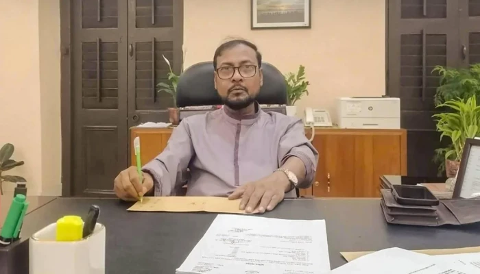 ফাইলজট কমাতে জবি উপাচার্যের ব্যতিক্রমী উদ্যোগ