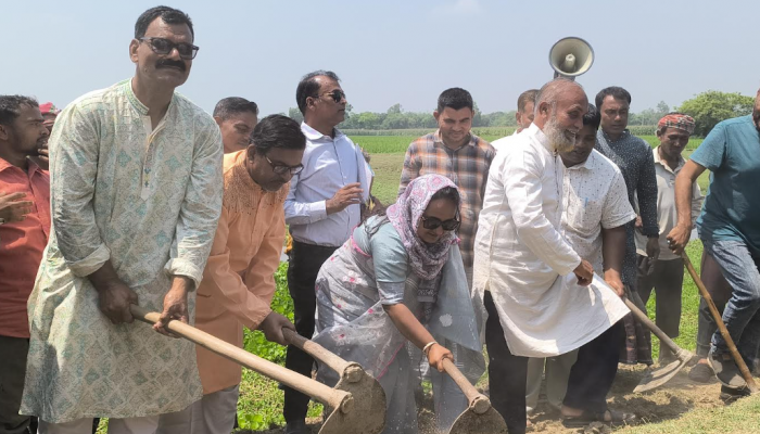 রাণীশংকৈলে কৃষি উৎপাদন বৃদ্ধিতে খাল পুনঃ খনন কর্মসূচীর শুভ উদ্বোধন