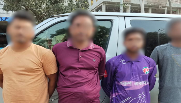 পাবনা সদর থানা এলাকা থেকে ০৪ টি অস্ত্র ও ১৬ রাউন্ড কার্তুজসহ ০৪ জন আসামিকে গ্রেফতার করেছে র‌্যাব