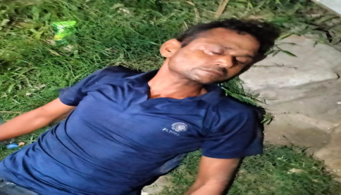 পুলিশ থেকে বাঁচতে ইয়াবা গিলে অচেতন মাদক কারবারি