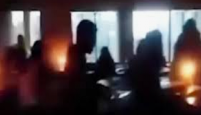 বরিশালে মোমবাতি জ্বালিয়ে মাস্টার্স পরীক্ষা