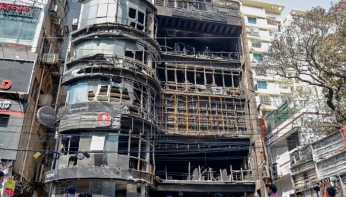 বেইলি রোডে আগুনে ৪৬ জনের মৃত্যু: ১৩ আসামির বিরুদ্ধে গ্রেপ্তারি পরোয়ানা