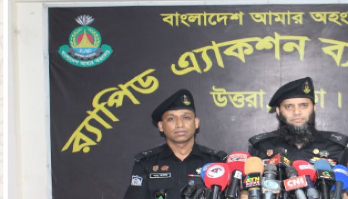 ​অটোরিক্সা চালক সাইফুল হত্যা মামলার প্রধান আসামীসহ ০২ জনকে গ্রেফতার করেছে র‌্যাব।