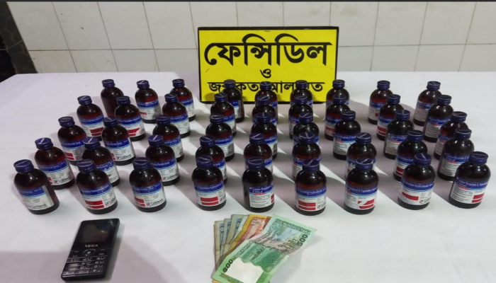ঢাকার কেরাণীগঞ্জ হতে আনুমানিক ০২ লক্ষ টাকা মূল্যমানের ৪৫ বোতল ফেনসিডিলসহ ০১ জন মাদক ব্যবসায়ীকে গ্রেফতার করেছে র‌্যাব-১০