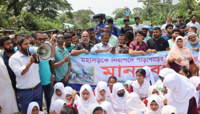 ​মেঘনায় জব্দকৃত রেনু অবমুক্ত, ৩৫ জেলেকে জরিমানা