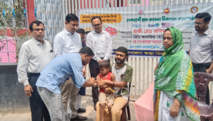 ​হাম-রুবেলা প্রতিরোধে বুড়িচংয়ে টিকাদান ক্যাম্পেইন শুরু, লক্ষ্যে ৪৪ হাজার শিশু