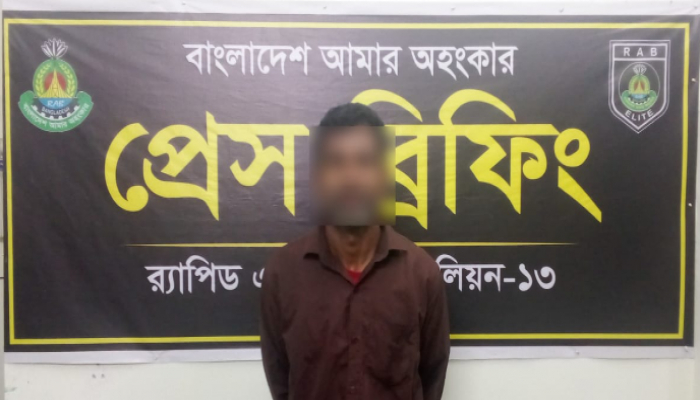 লালমনিরহাটের আদিতমারীতে র‌্যাব- ১৩ এর অভিযানে ২০০ বোতল এস্কাফ (ESkuf) জব্দসহ ০১ জন মাদক ব্যবসায়ী গ্রেফতার ।