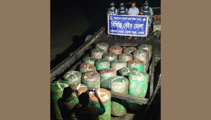 দৌলতখানে ৪০০০ লিটার অবৈধ পেট্রোল জব্দ