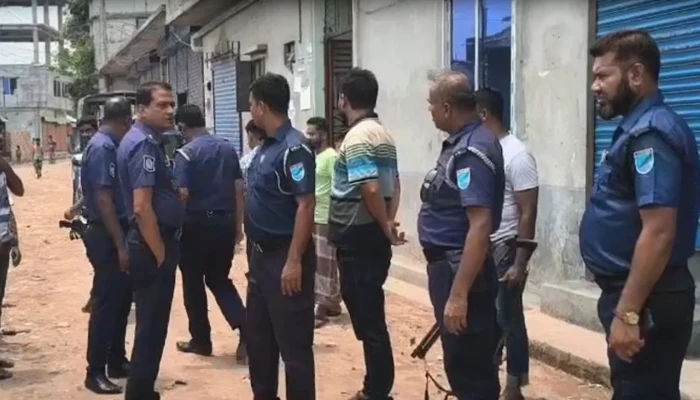 ঝুট ব্যবসার নিয়ন্ত্রণে বিএনপির দুই গ্রুপের সংঘর্ষে ককটেল বিস্ফোরণ