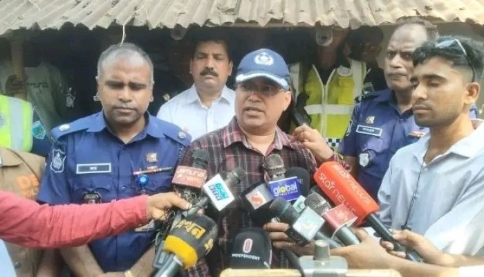 নওগাঁয় চার খুন: নেপথ্যে সম্পত্তির বিরোধ নাকি অন্য কিছু, পুলিশি হেফাজতে বাবা, দুই বোন ও ভাগনে!!