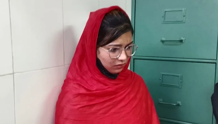 ঢাকা মেডিকেল কলেজ থেকে ভুয়া শিক্ষার্থী আটক