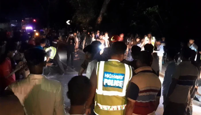 ঝিনাইদহে ট্রাক চাপায় দুই মোটরসাইকেল আরোহী নিহত