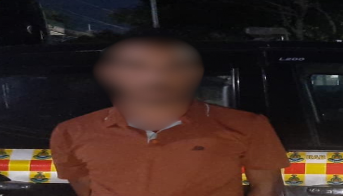 রাজধানীর কলাবাগান থানার দস্যুতা মামলার ০১ জন আসামি’কে শরীয়তপুর পালং থানা এলাকা হতে গ্রেফতার করেছে র‌্যাব|*