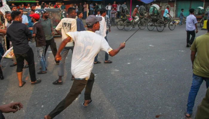 অস্ত্রধারীদের ধরতে পুলিশের অভিযান অব্যাহত: সিএমপি কমিশনার