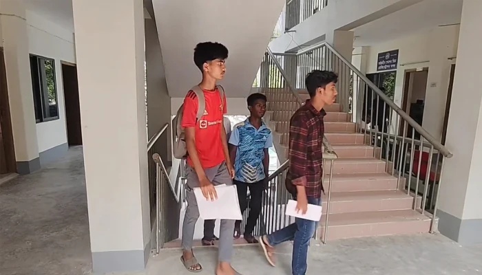 শিবগঞ্জে ভুল প্রশ্নপত্রে এসএসসি পরীক্ষা, ৩ শিক্ষককে অব্যাহতি