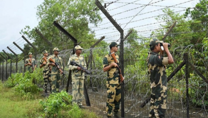 ​সীমান্তে ছবি তুলতে গিয়ে বিএসএফের  হাতে  দুই স্কুলছাত্র আটক