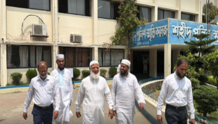 এসএসসি, দাখিল ও সমমানের পরীক্ষা কেন্দ্র পরিদর্শন করেন মাননীয় বিরোধীদলীয় নেতা ডা. শফিকুর রহমান এমপি