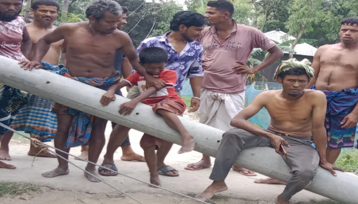 রংপুরের বদরগঞ্জে এক কৃষকের খামখেয়ালিতে চার হাজার গ্রামবাসীর দুর্ভোগ