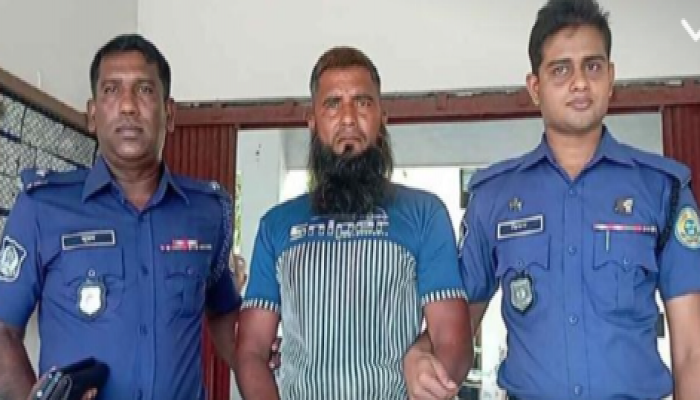 ​পিরোজপুরে ডাকাতি: মাদারীপুরে দ্বিতীয় স্ত্রীর বাড়ি থেকে ডাকাত সর্দার গ্রেপ্তার