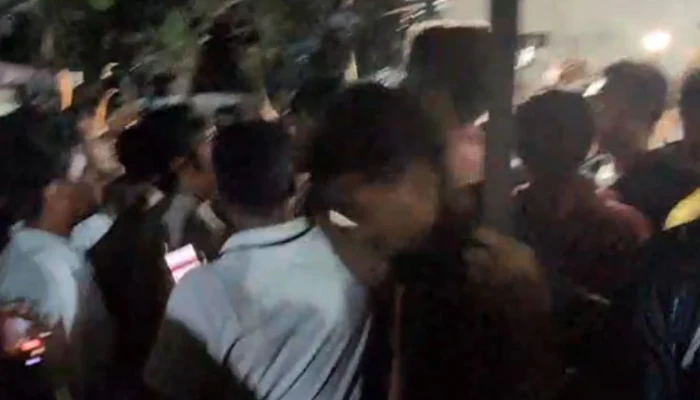 শাহবাগে ডাকসু নেতা যুবায়ের-মুসাদ্দিকের ওপর ছাত্রদলের হামলা