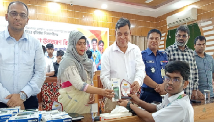 দেবীগঞ্জে মোটরসাইকেল মামলাকে কেন্দ্র করে ইউএনওর ওপর হামলা, তেল বিক্রি বন্ধ : জামালপুরে জুনিয়র বৃত্তিপ্রাপ্ত শিক্ষার্থীদের সংবর্ধনা ও শিক্ষা উপকরণ বিতরণ অনুষ্ঠিত