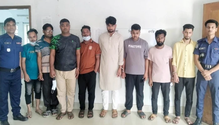 সীমান্তে মাদক সেবন শেষে ফেরার পথে আটক ৮