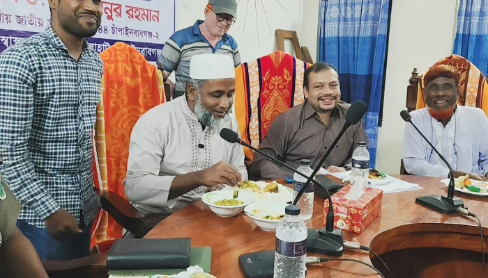 হাসপাতালের খাবার খেয়ে মান যাচাই করলেন এমপি