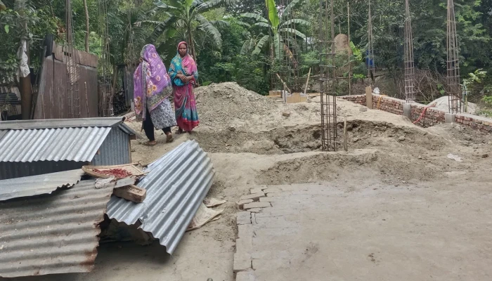 চাঁদা না দেয়ায় প্রবাসীর বাড়ি নির্মাণে বাধা