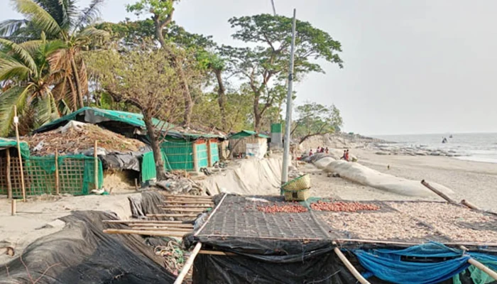কুতুব‌দিয়ায় ভাঙ‌নের মু‌খে দুই গ্রা‌মের দেড়শ প‌রিবার