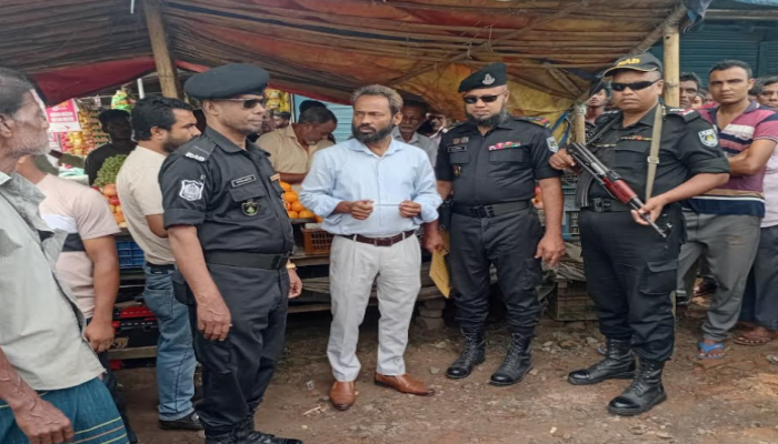 র‌্যাব-৯ ও ভোক্তা অধিকার সংরক্ষণ অধিদপ্তর, মৌলভীবাজার এর যৌথ অভিযানে মৌলভীবাজারের কুলাউড়ায় বোতলজাত ভোজ্য তেলে ওজনে কম থাকা, অবৈধ প্রক্রিয়ায় পণ্য উৎপাদন এবং পণ্যের মূল্য তালিকা প্রদর্শিত না রাখায় ০৩টি প্রতিষ্ঠানকে ৩৩ হাজার টাকা জরিমানা