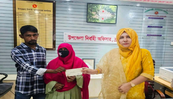 ব্রাহ্মণপাড়ায় পানিতে ডুবে শিশুমৃত্যু: ক্ষতিগ্রস্ত পরিবারকে আর্থিক সহায়তা