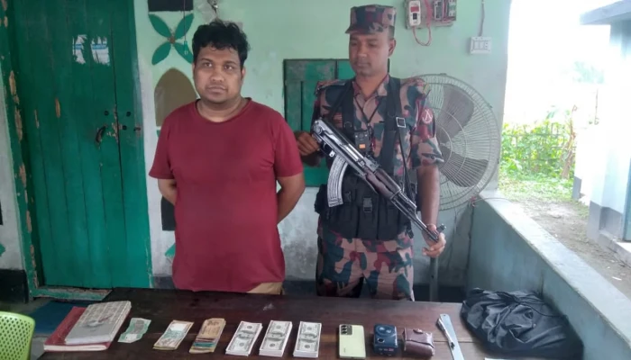 বাংলাবান্ধা স্থলবন্দরে ডলারসহ ভারতীয় নাগরিক আটক