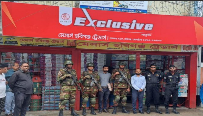 র‌্যাব-৯, সেনাবাহিনী ও জেলা প্রশাসন, হবিগঞ্জ এর যৌথ অভিযানে হবিগঞ্জ শহর এলাকায় ধার্য্যকৃত মূল্যের চেয়ে অতিরিক্ত মূল্যে গ্যাস সিলিন্ডার বিক্রির দায়ে ০১টি প্রতিষ্ঠানকে ৩০,০০০/- টাকা জরিমানা