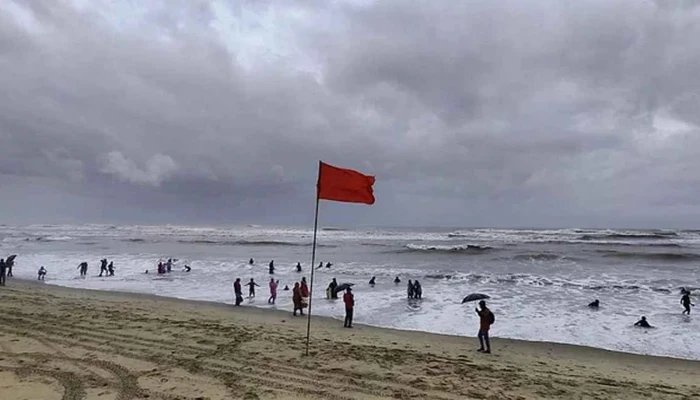 চার সমুদ্রবন্দরে ৩ নম্বর সতর্ক সংকেত