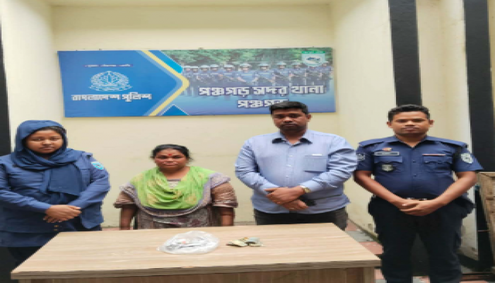 পঞ্চগড় সদর থানা পুলিশের বিশেষ অভিযানে নারী মাদক ব্যবসায়ী আটক ১