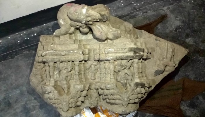 দিনাজপুরে র‍্যাবের অভিযানে ৩২৭ কেজি ওজনের বেলে পাথরের খন্ডাংশ জব্দসহ ০২ জন চোরাচালানকারী গ্রেফতার