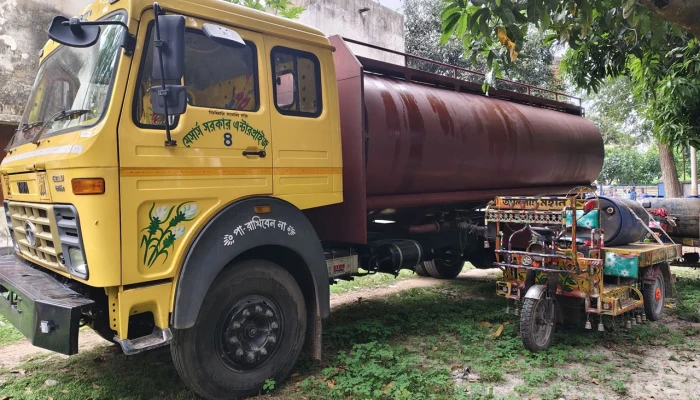 মধ্যরাতে জ্বালানি তেল পাচারের সময় তেলবাহী গাড়ি জব্দ